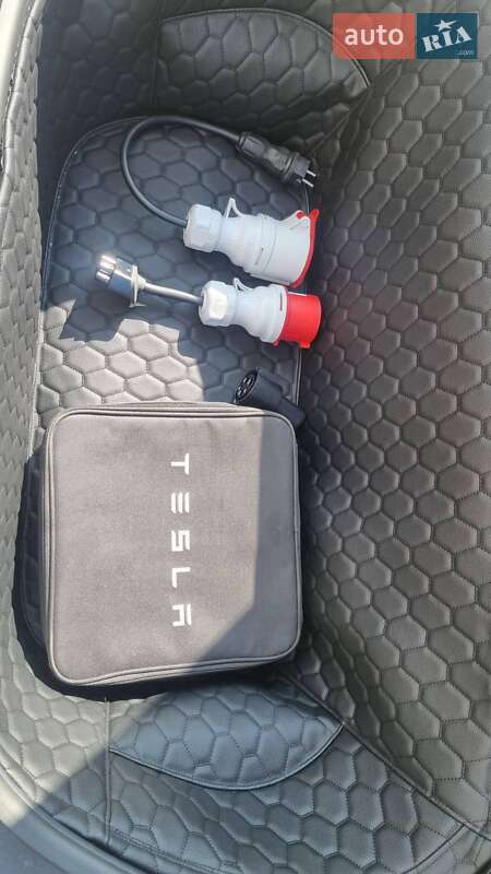 Внедорожник / Кроссовер Tesla Model Y 2020 в Тернополе