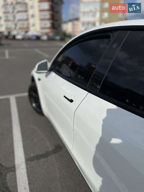 Внедорожник / Кроссовер Tesla Model Y 2021 в Киеве