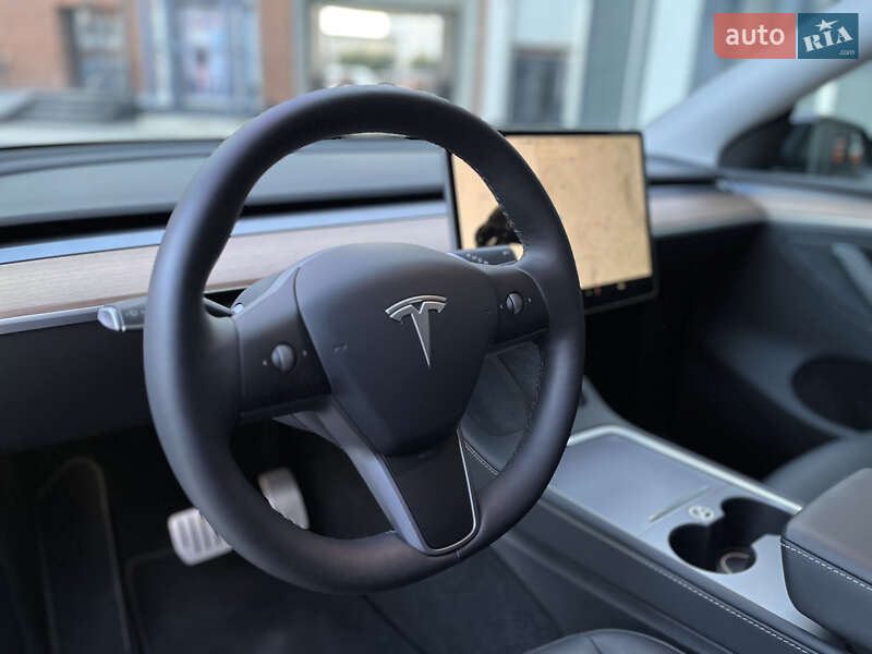 Позашляховик / Кросовер Tesla Model Y 2022 в Івано-Франківську