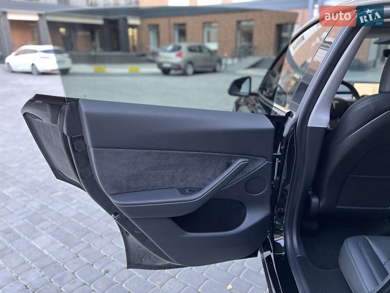 Позашляховик / Кросовер Tesla Model Y 2022 в Івано-Франківську