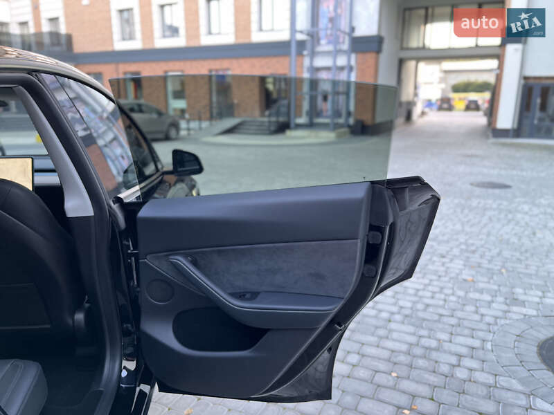 Позашляховик / Кросовер Tesla Model Y 2022 в Івано-Франківську