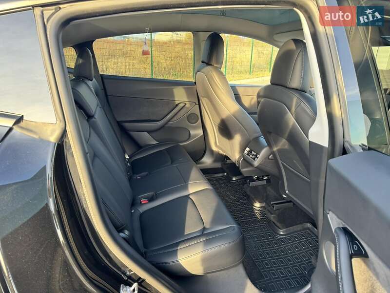Внедорожник / Кроссовер Tesla Model Y 2020 в Ровно