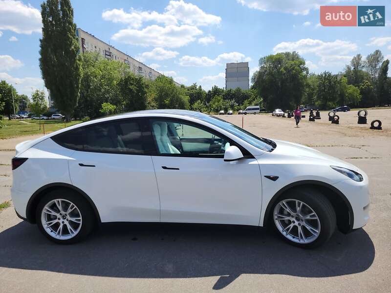 Позашляховик / Кросовер Tesla Model Y 2021 в Харкові