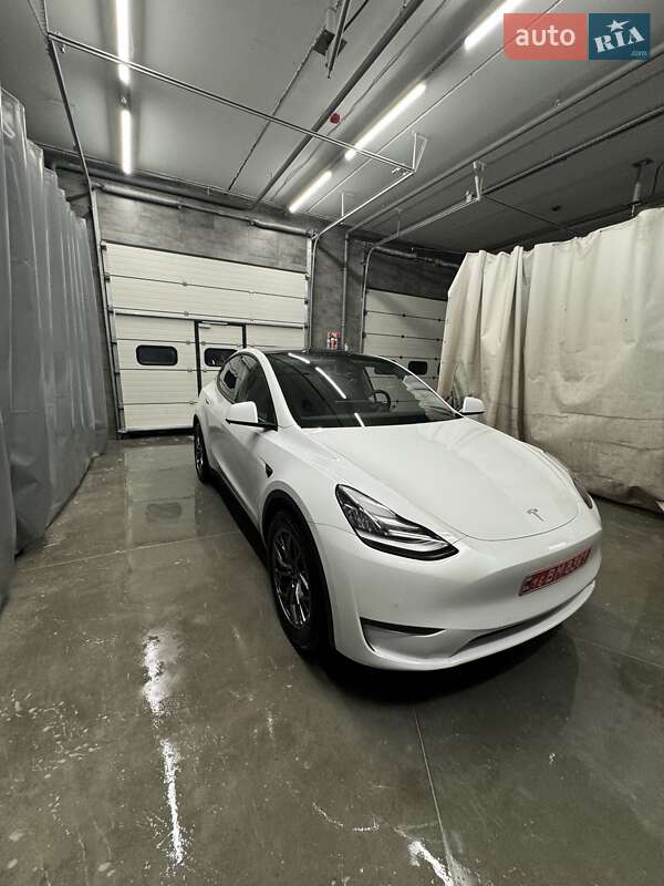 Tesla Model Y 2021