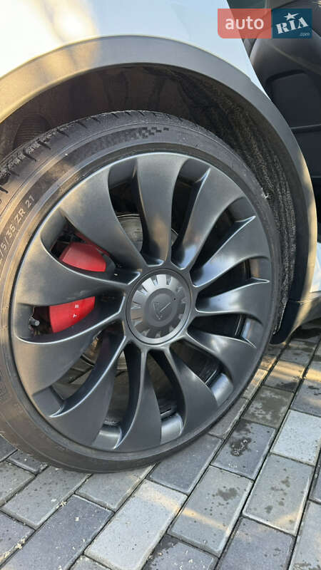 Позашляховик / Кросовер Tesla Model Y 2022 в Києві