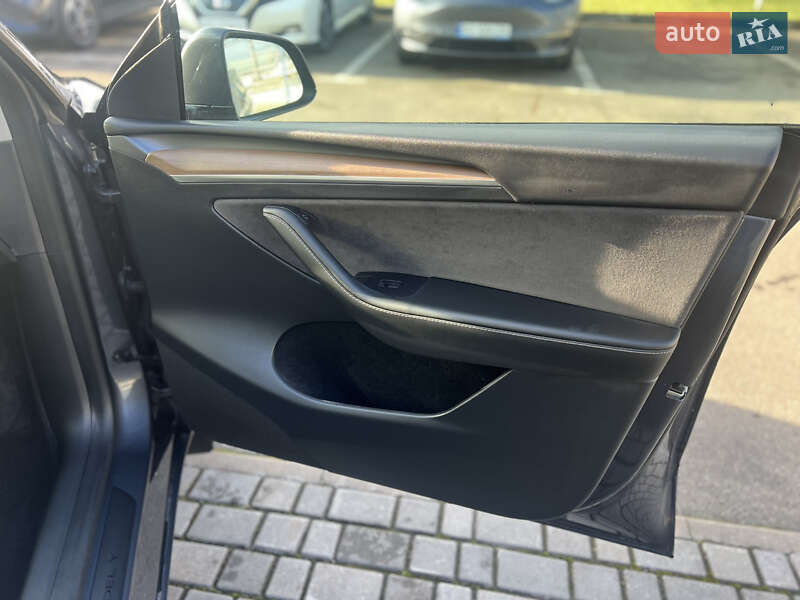 Внедорожник / Кроссовер Tesla Model Y 2023 в Тернополе
