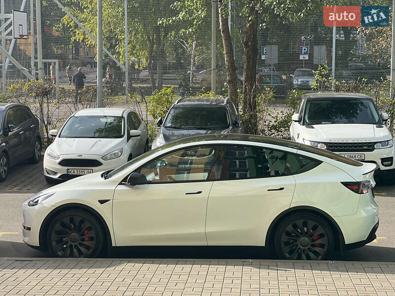 Внедорожник / Кроссовер Tesla Model Y 2020 в Киеве