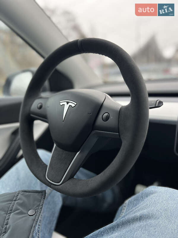 Внедорожник / Кроссовер Tesla Model Y 2020 в Киеве
