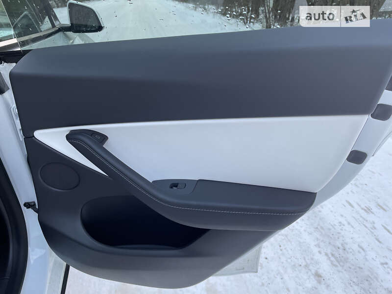 Внедорожник / Кроссовер Tesla Model Y 2021 в Ровно