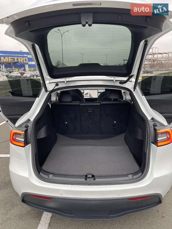 Внедорожник / Кроссовер Tesla Model Y 2020 в Киеве