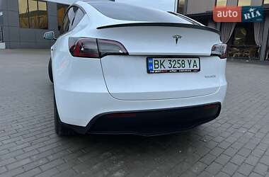 Внедорожник / Кроссовер Tesla Model Y 2023 в Ровно