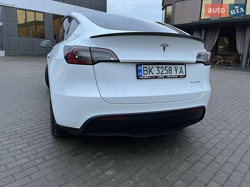 Внедорожник / Кроссовер Tesla Model Y 2023 в Ровно