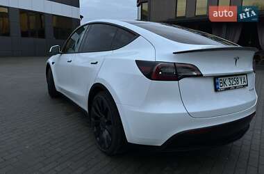 Внедорожник / Кроссовер Tesla Model Y 2023 в Ровно