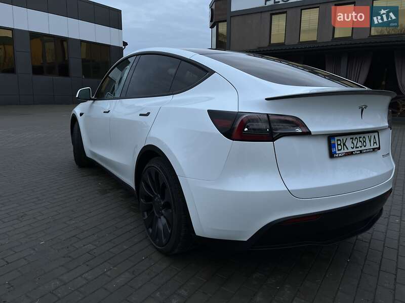 Внедорожник / Кроссовер Tesla Model Y 2023 в Ровно