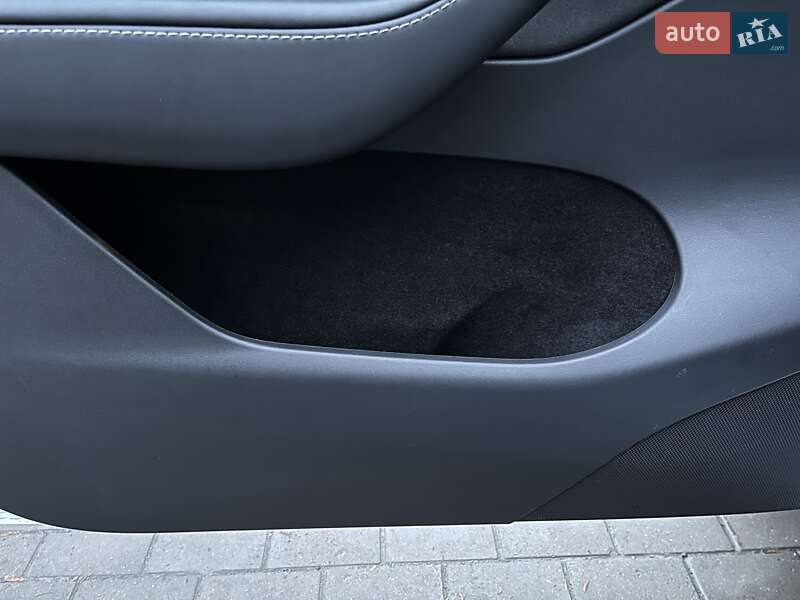 Внедорожник / Кроссовер Tesla Model Y 2023 в Ровно