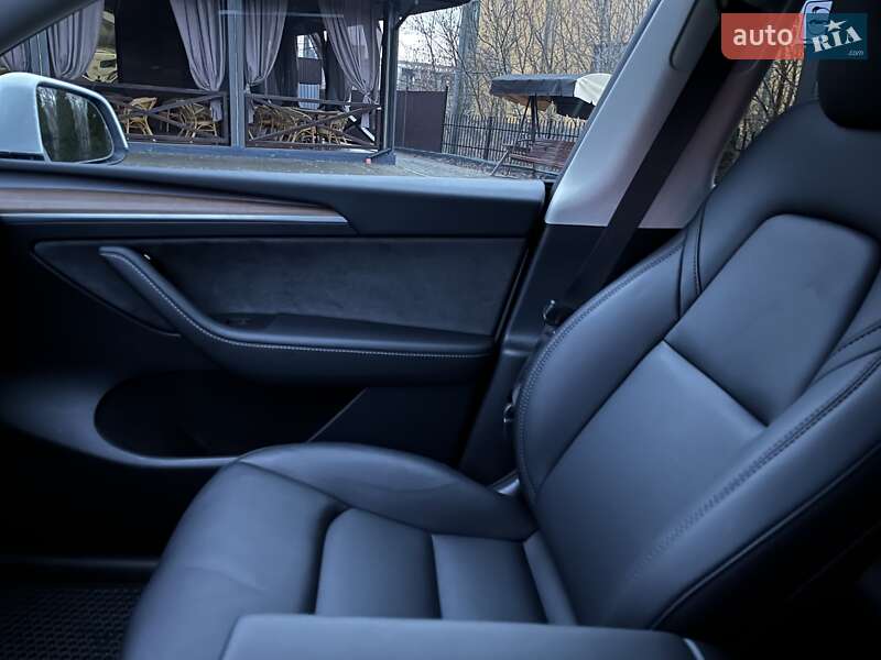 Внедорожник / Кроссовер Tesla Model Y 2023 в Ровно