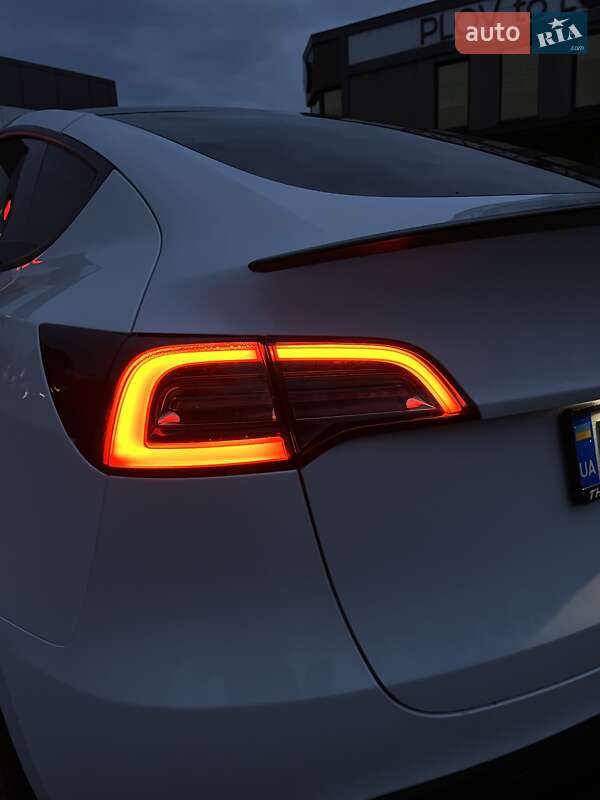 Внедорожник / Кроссовер Tesla Model Y 2023 в Ровно