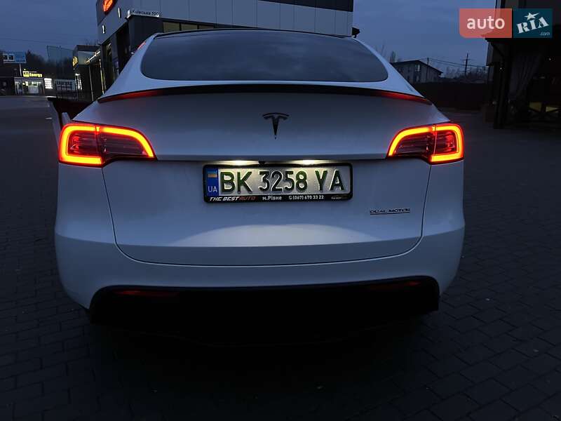 Внедорожник / Кроссовер Tesla Model Y 2023 в Ровно