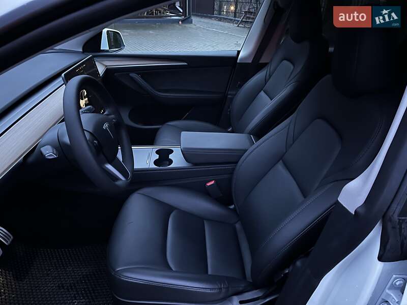 Внедорожник / Кроссовер Tesla Model Y 2023 в Ровно