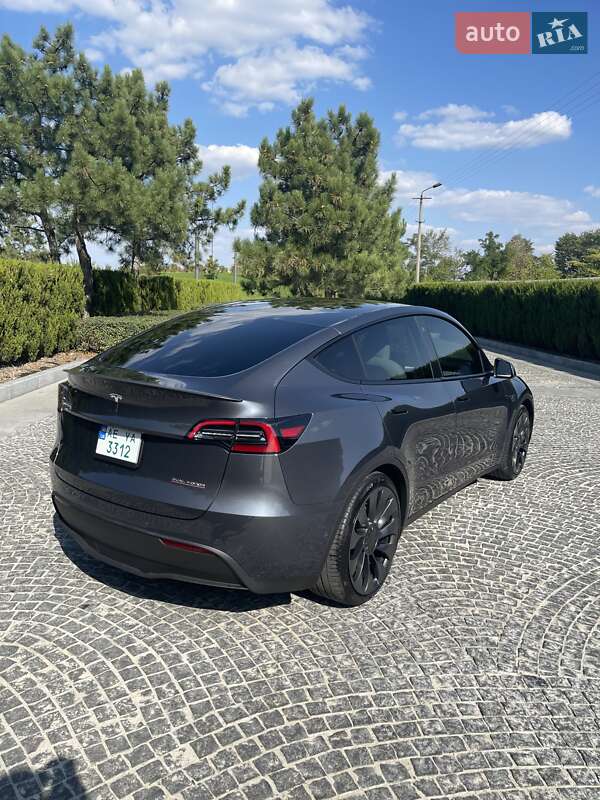 Позашляховик / Кросовер Tesla Model Y 2021 в Дніпрі