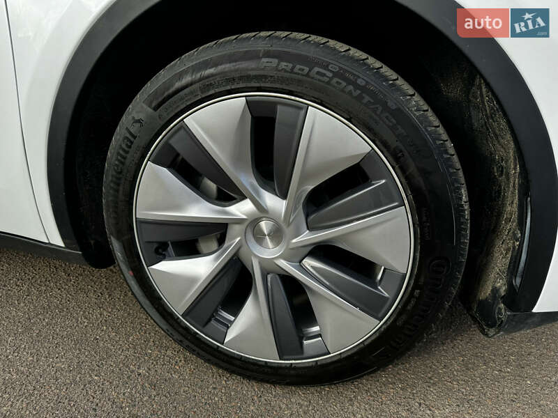 Внедорожник / Кроссовер Tesla Model Y 2023 в Ровно