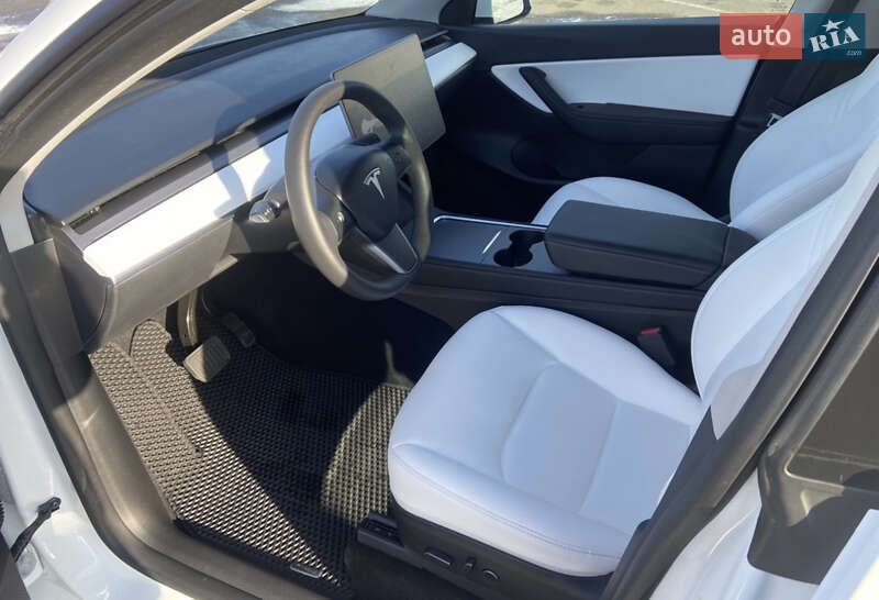 Позашляховик / Кросовер Tesla Model Y 2021 в Новомосковську