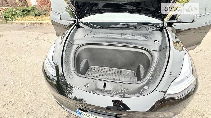 Позашляховик / Кросовер Tesla Model Y 2022 в Рівному