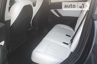 Внедорожник / Кроссовер Tesla Model Y 2021 в 