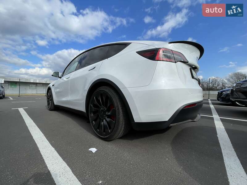 Внедорожник / Кроссовер Tesla Model Y 2023 в Киеве