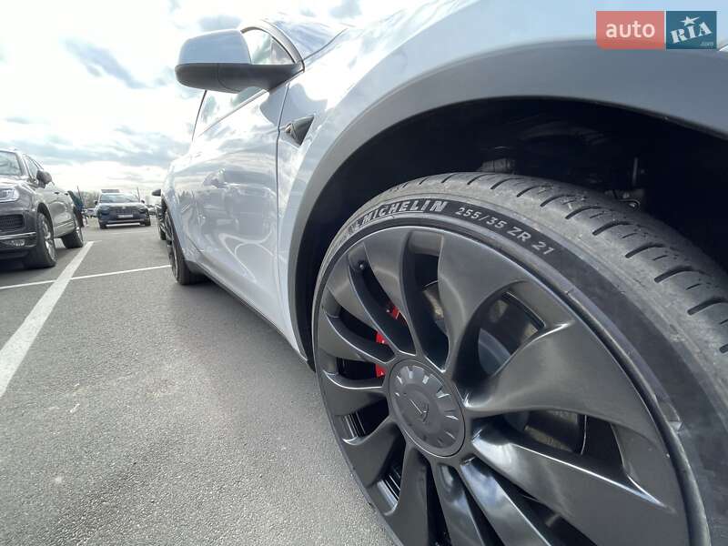 Внедорожник / Кроссовер Tesla Model Y 2023 в Киеве