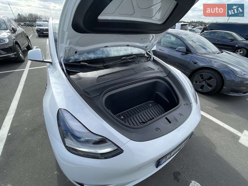 Внедорожник / Кроссовер Tesla Model Y 2023 в Киеве