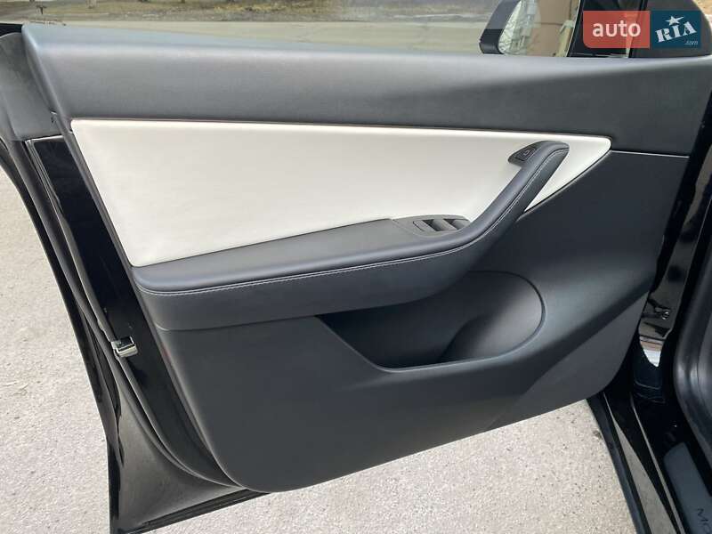 Внедорожник / Кроссовер Tesla Model Y 2022 в Полтаве