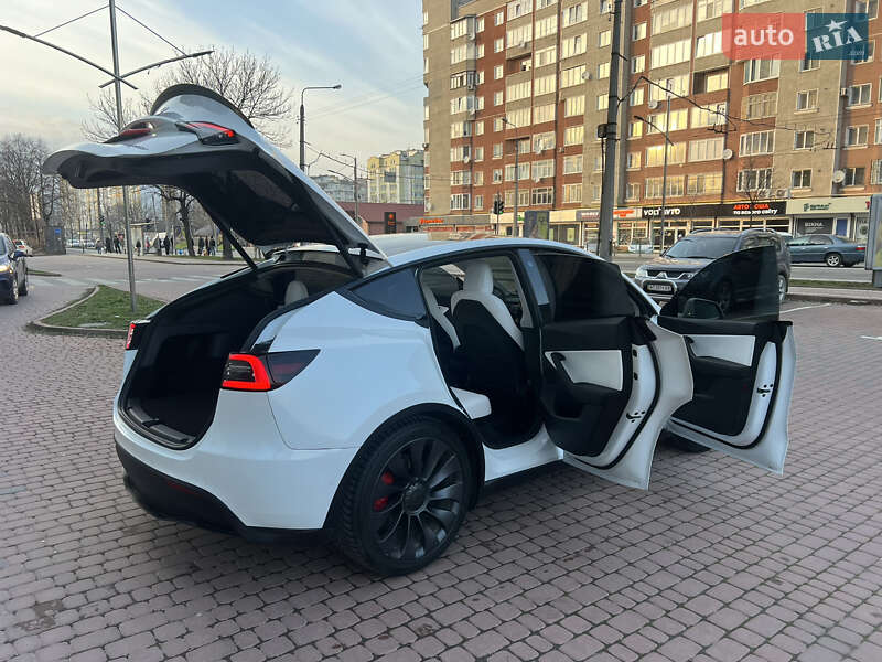 Внедорожник / Кроссовер Tesla Model Y 2022 в Ивано-Франковске