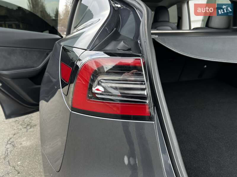 Внедорожник / Кроссовер Tesla Model Y 2022 в Киеве