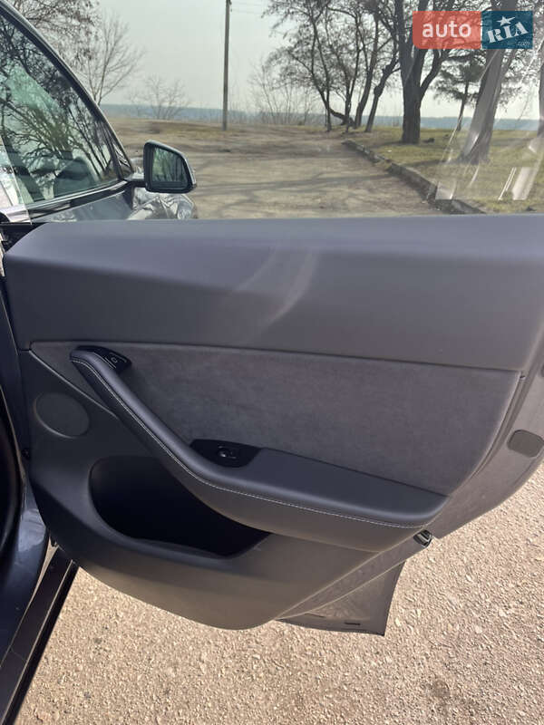 Внедорожник / Кроссовер Tesla Model Y 2021 в Харькове