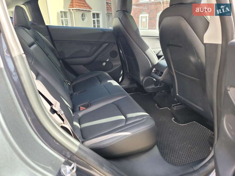 Внедорожник / Кроссовер Tesla Model Y 2021 в Ровно
