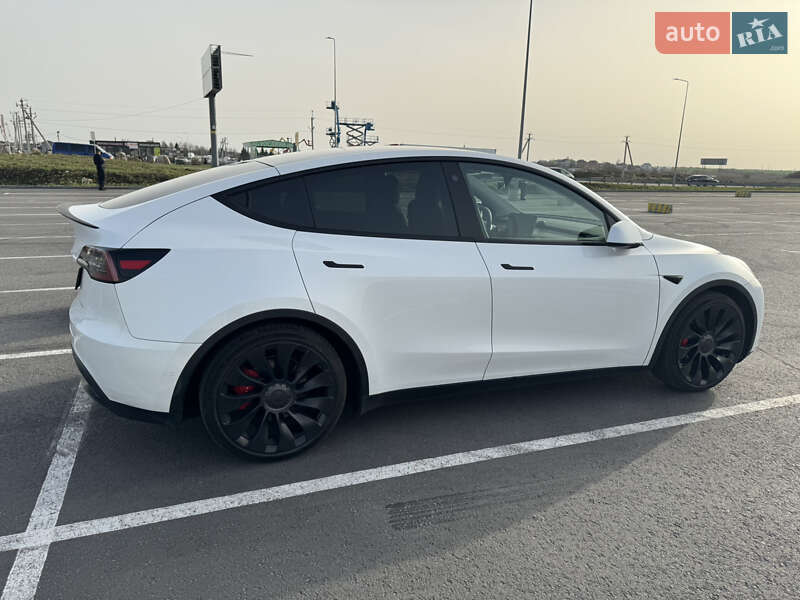 Позашляховик / Кросовер Tesla Model Y 2022 в Львові
