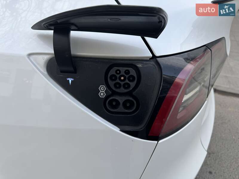 Позашляховик / Кросовер Tesla Model Y 2022 в Львові