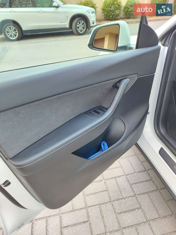 Внедорожник / Кроссовер Tesla Model Y 2022 в Запорожье