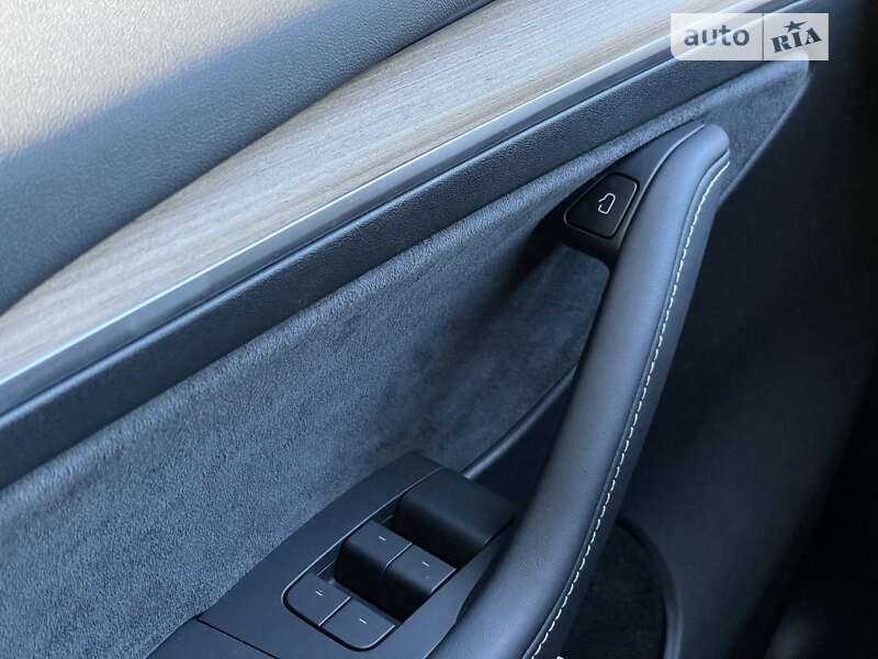 Позашляховик / Кросовер Tesla Model Y 2023 в Івано-Франківську