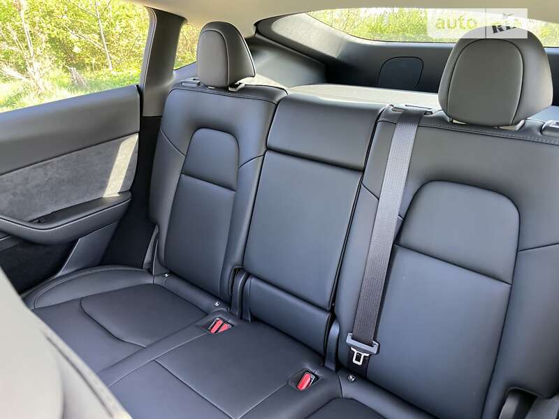 Позашляховик / Кросовер Tesla Model Y 2023 в Івано-Франківську