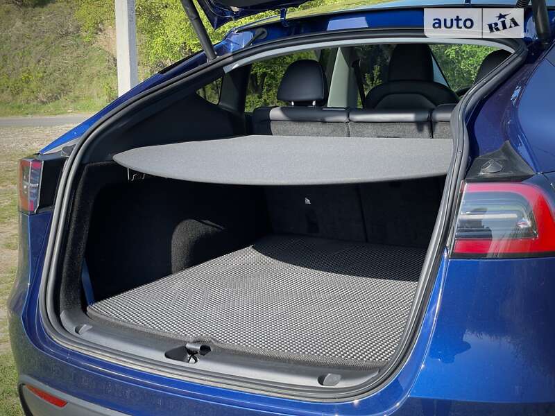 Позашляховик / Кросовер Tesla Model Y 2023 в Івано-Франківську