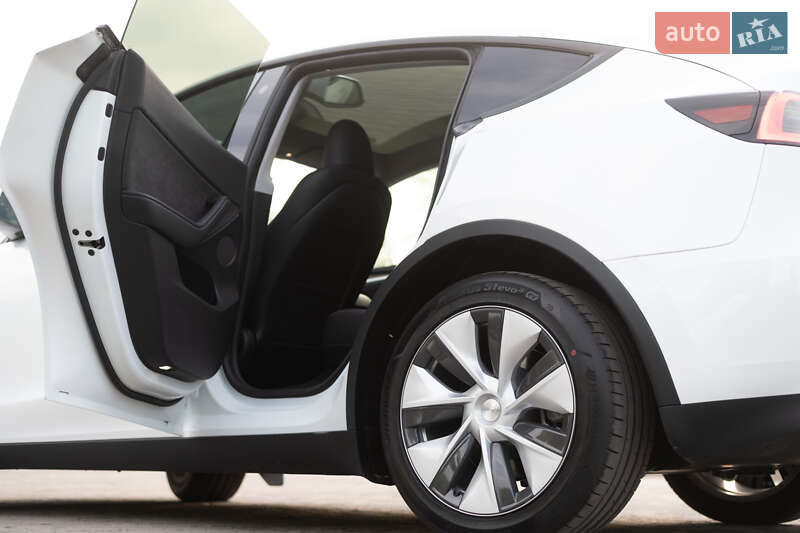 Внедорожник / Кроссовер Tesla Model Y 2023 в Днепре