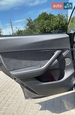 Позашляховик / Кросовер Tesla Model Y 2021 в 