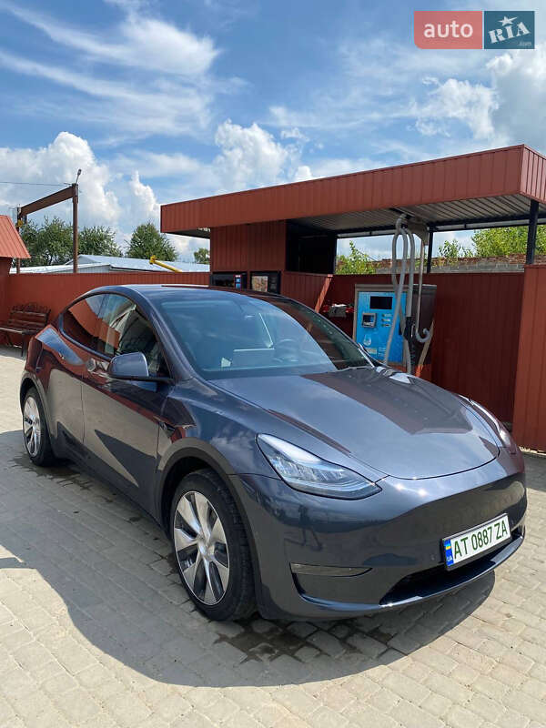 Tesla Model Y 2021