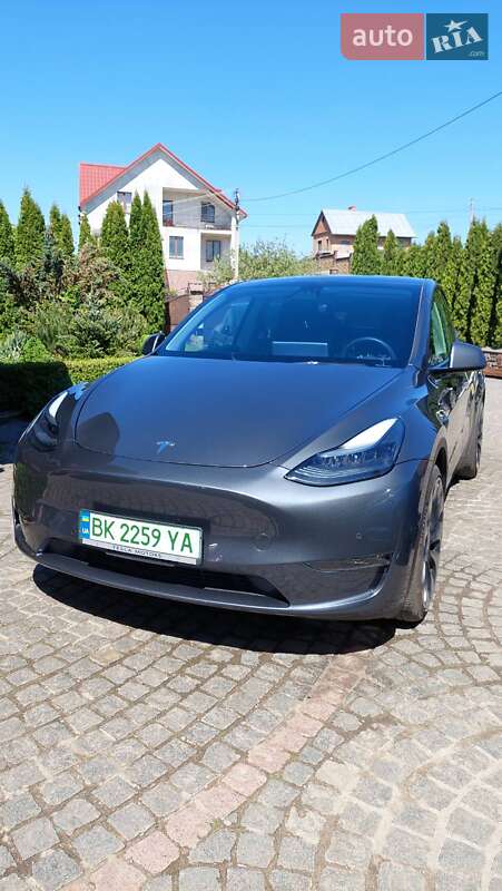 Внедорожник / Кроссовер Tesla Model Y 2021 в Ровно