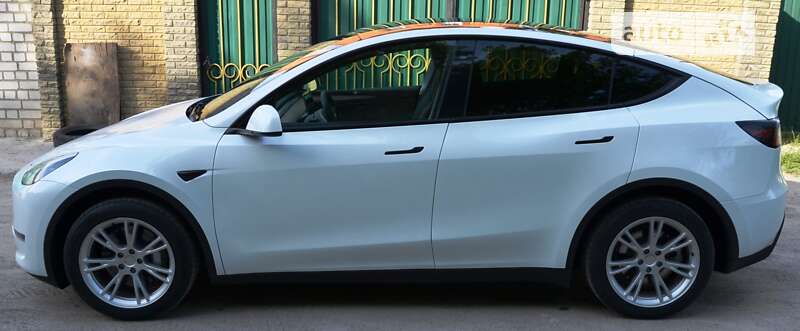 Позашляховик / Кросовер Tesla Model Y 2022 в Черкасах фото 3 Позашляховик / Кросовер Tesla Model Y 2022 в Черкасах