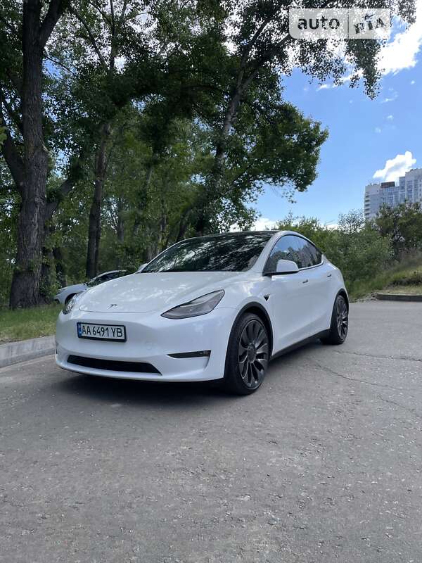 Внедорожник / Кроссовер Tesla Model Y 2021 в Киеве