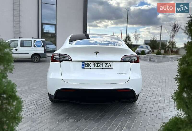 Внедорожник / Кроссовер Tesla Model Y 2023 в Киеве