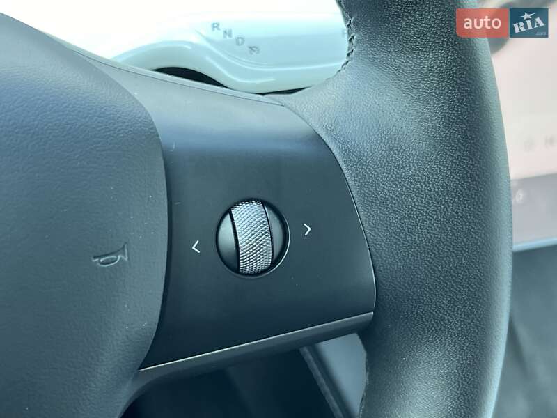 Внедорожник / Кроссовер Tesla Model Y 2022 в Киеве